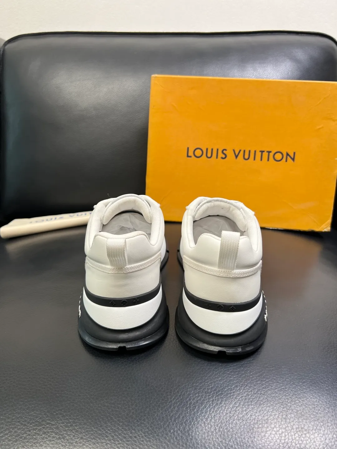 Men's shoes 💰 780 Lv High quality top crafts Louis Vuitton, sports sneakers counter synchronization, uppers imported from Italy, high-quality splicing with colorful and complex crafts, imported lambswool lining soft and comfortable, soles: original soles specially provided by the original factory, T men's shoes 💰U exclusive movable molded soles super comfortable, original and single goods, high quality, welcome to compare, code number 39-44 (customized 38 45)